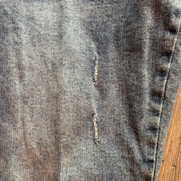 ➡️PRICED TO SELL!!  The Judy Blues you need for summer! - Picture 4 of 7